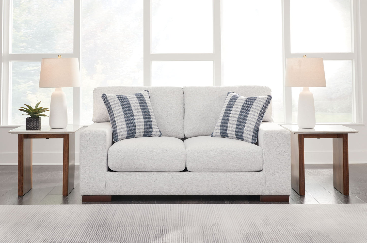 Belvoir - Loveseat